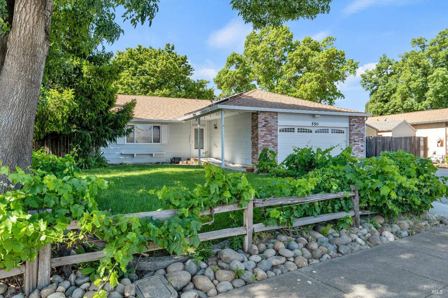 550 Rossi DR, Dixon, CA 95620