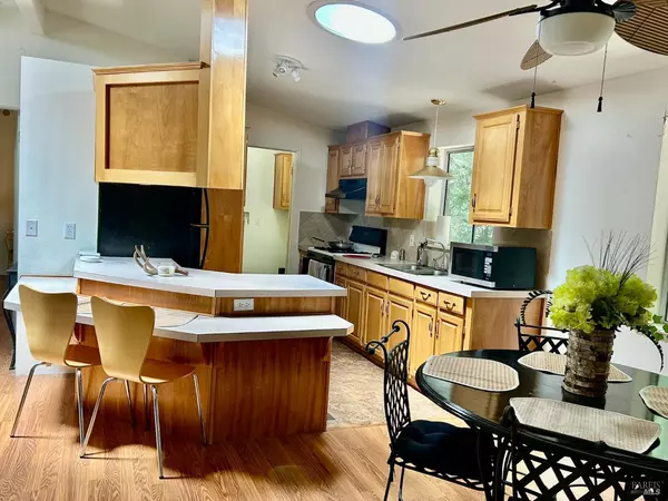 Willits, CA 95490,27122 Bear DR