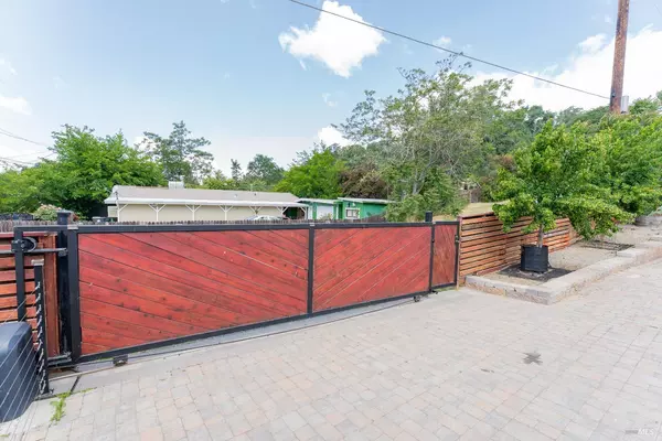 Lucerne, CA 95458,4532 Pine ST