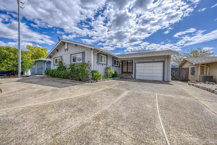 7753 N Cora DR, Lucerne, CA 95458