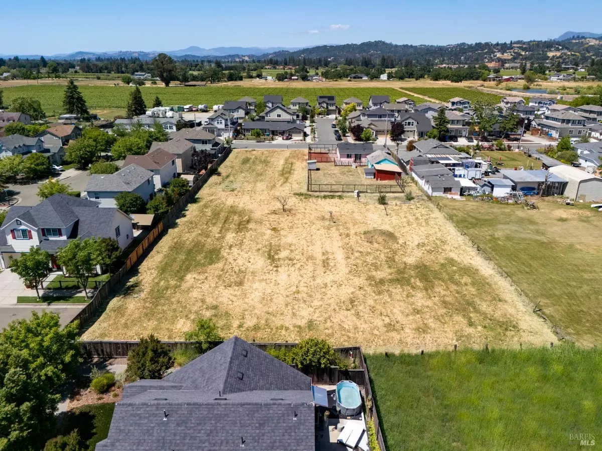 Santa Rosa, CA 95403,2132 Dennis LN