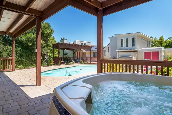 25 Wimbledon CT, Novato, CA 94949