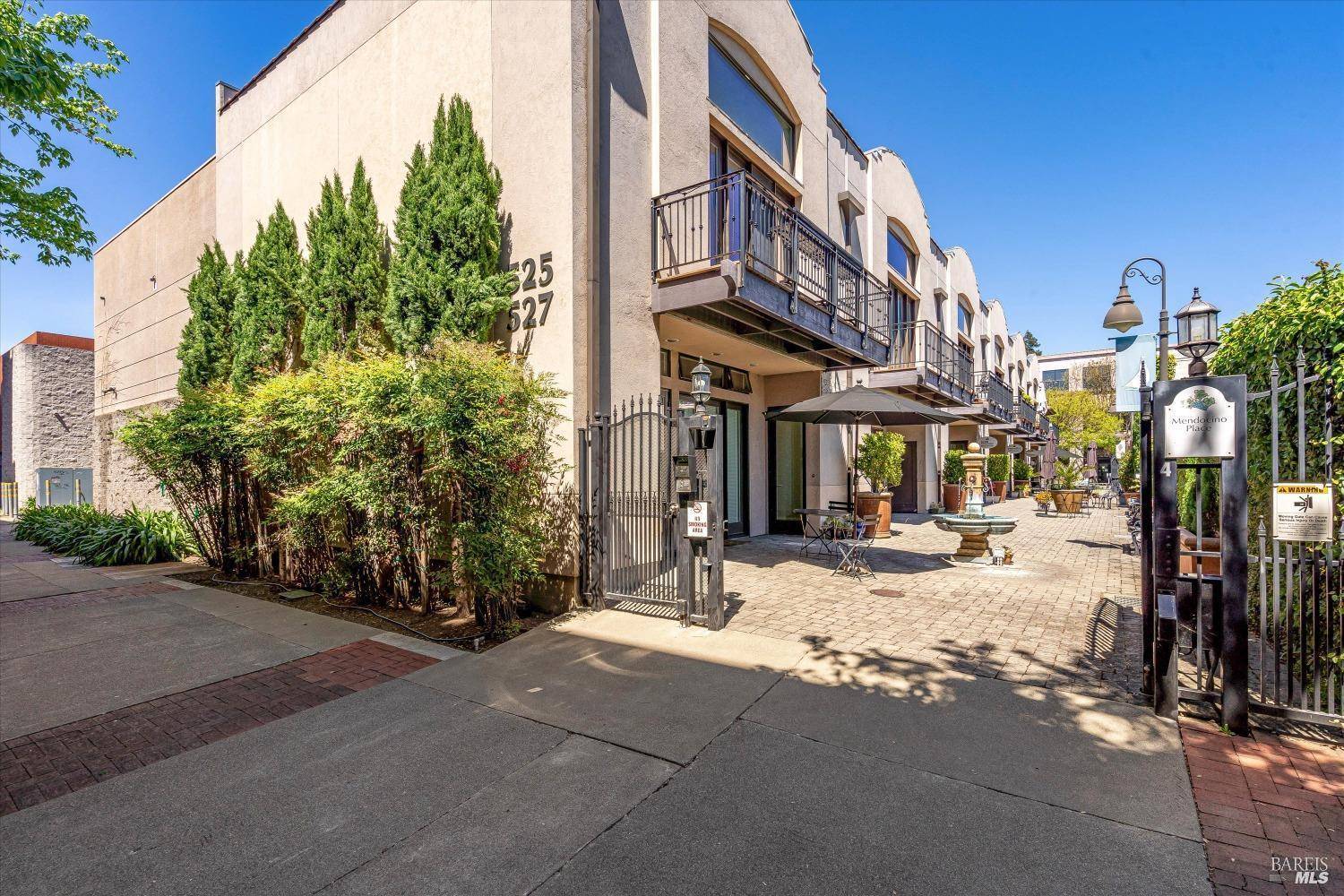 Santa Rosa, CA 95401,527 Mendocino AVE F