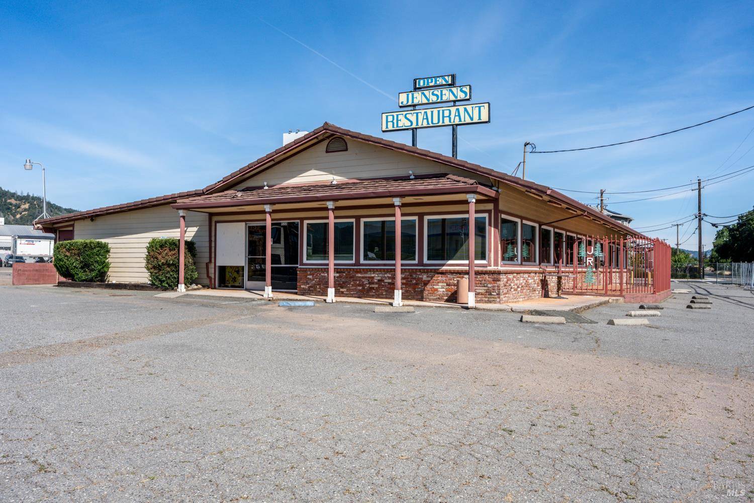 1550 N Lovers LN, Ukiah, CA 95482