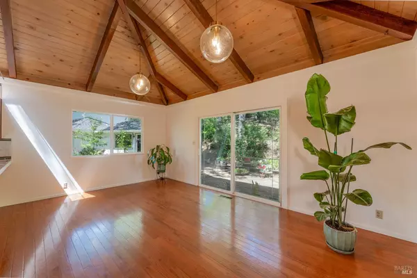 Ukiah, CA 95482,925 Knob Hill RD