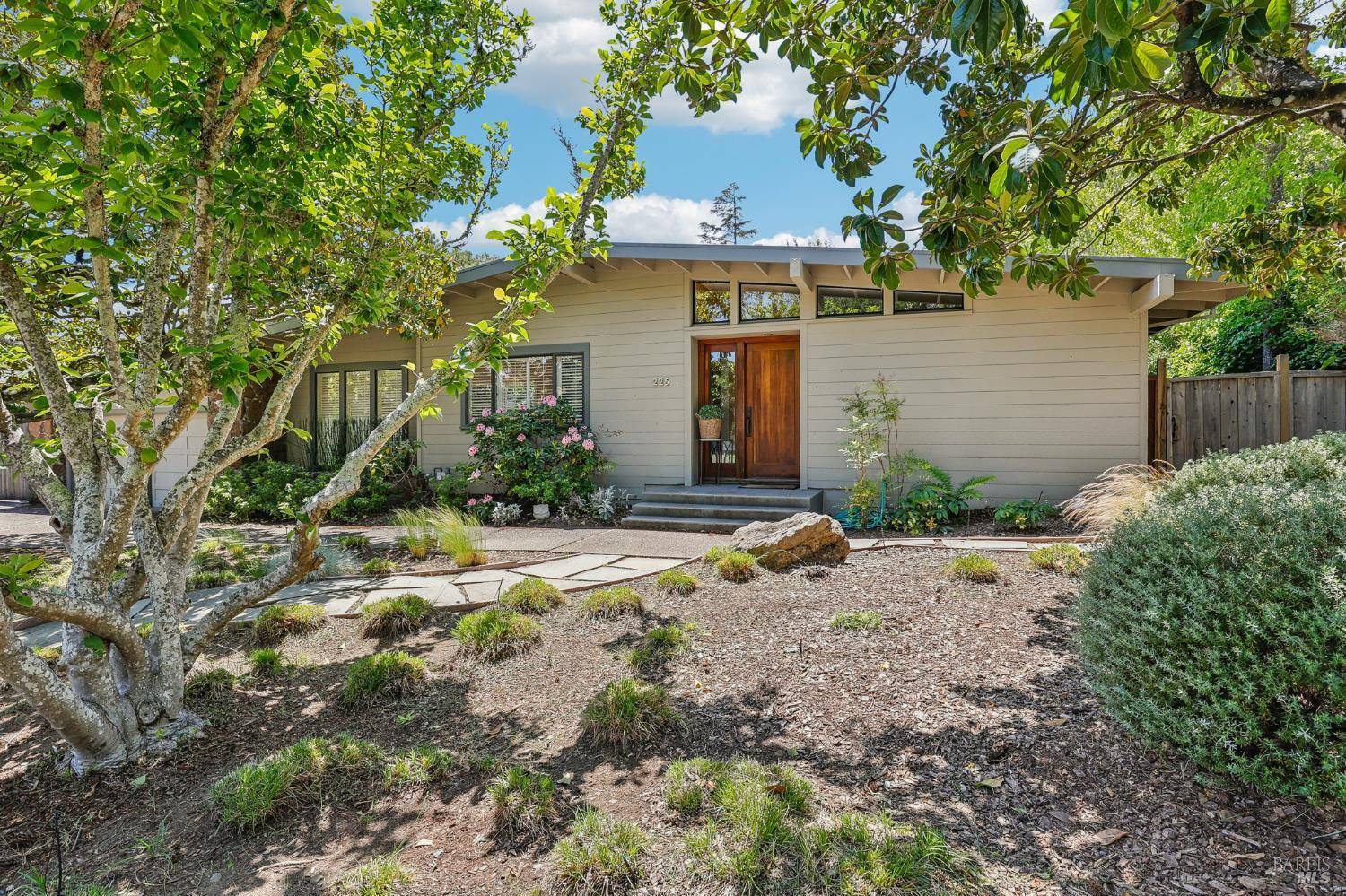 San Anselmo, CA 94960,225 Van Winkle DR