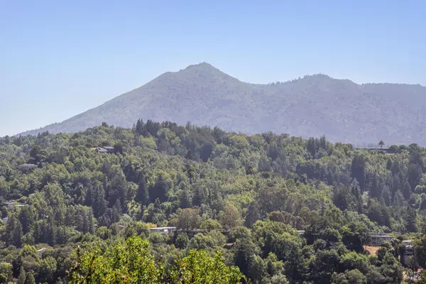 San Rafael, CA 94901,276 Fairhills DR