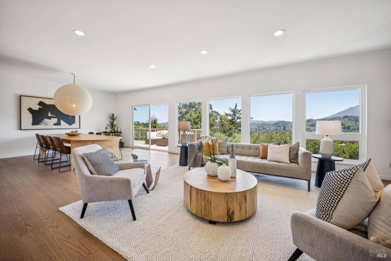 San Rafael, CA 94901,276 Fairhills DR