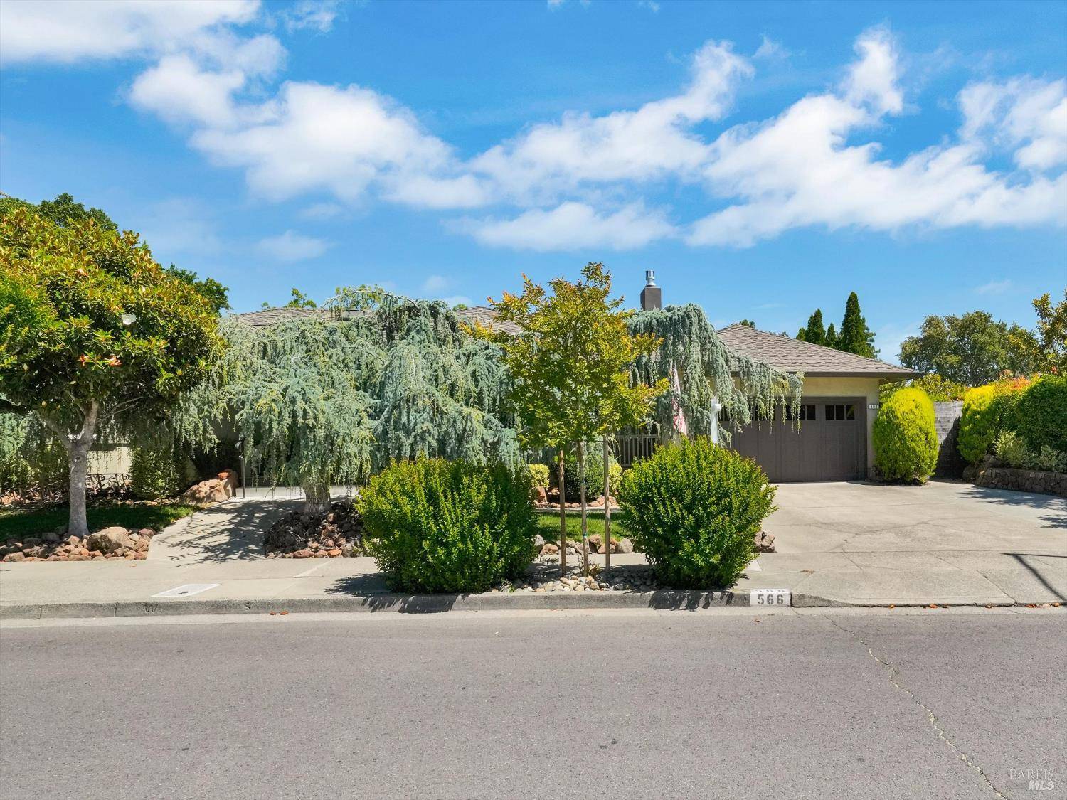 566 Este Madera DR, Sonoma, CA 95476