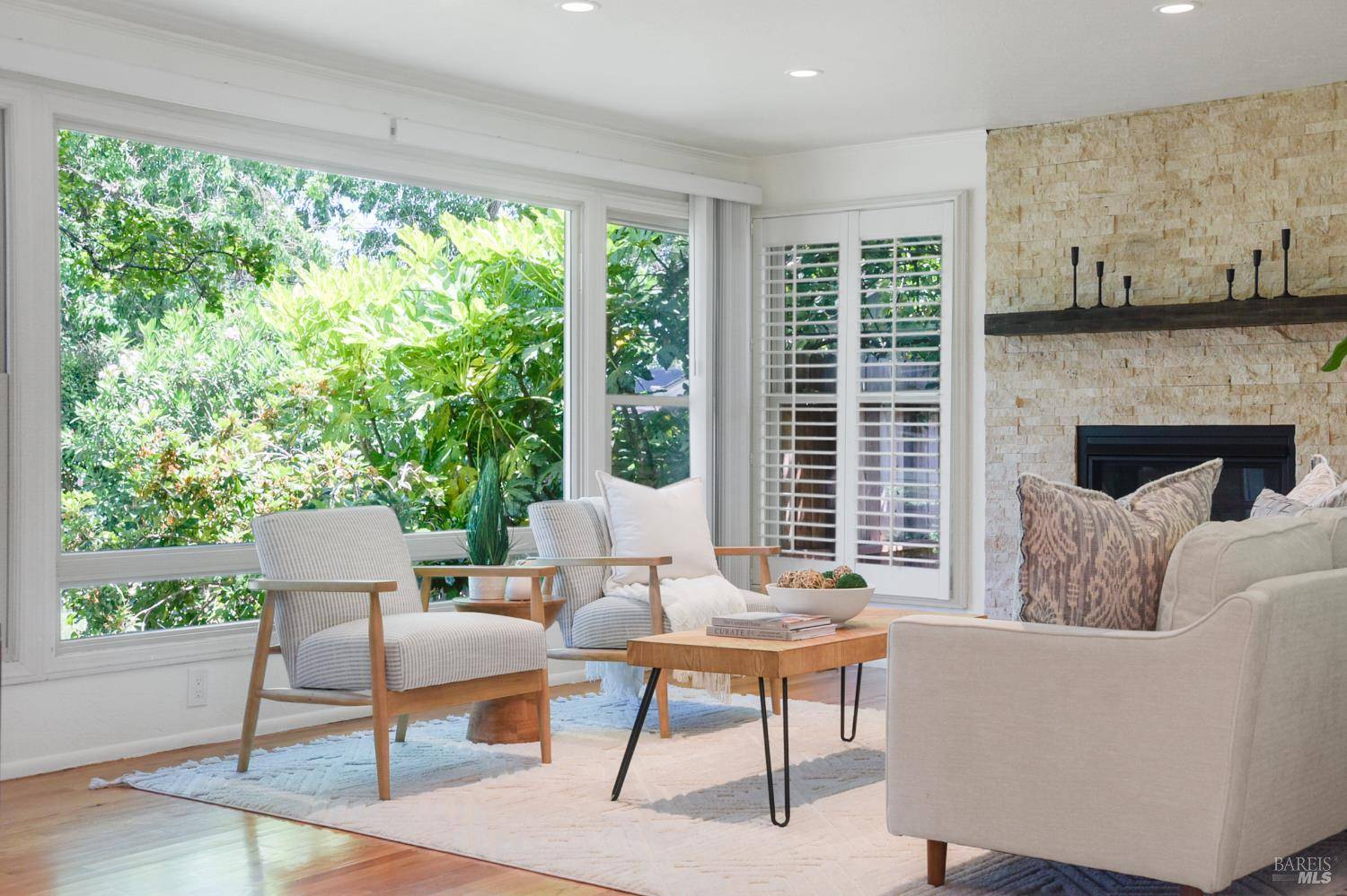 383 S Hartson ST, Napa, CA 94559