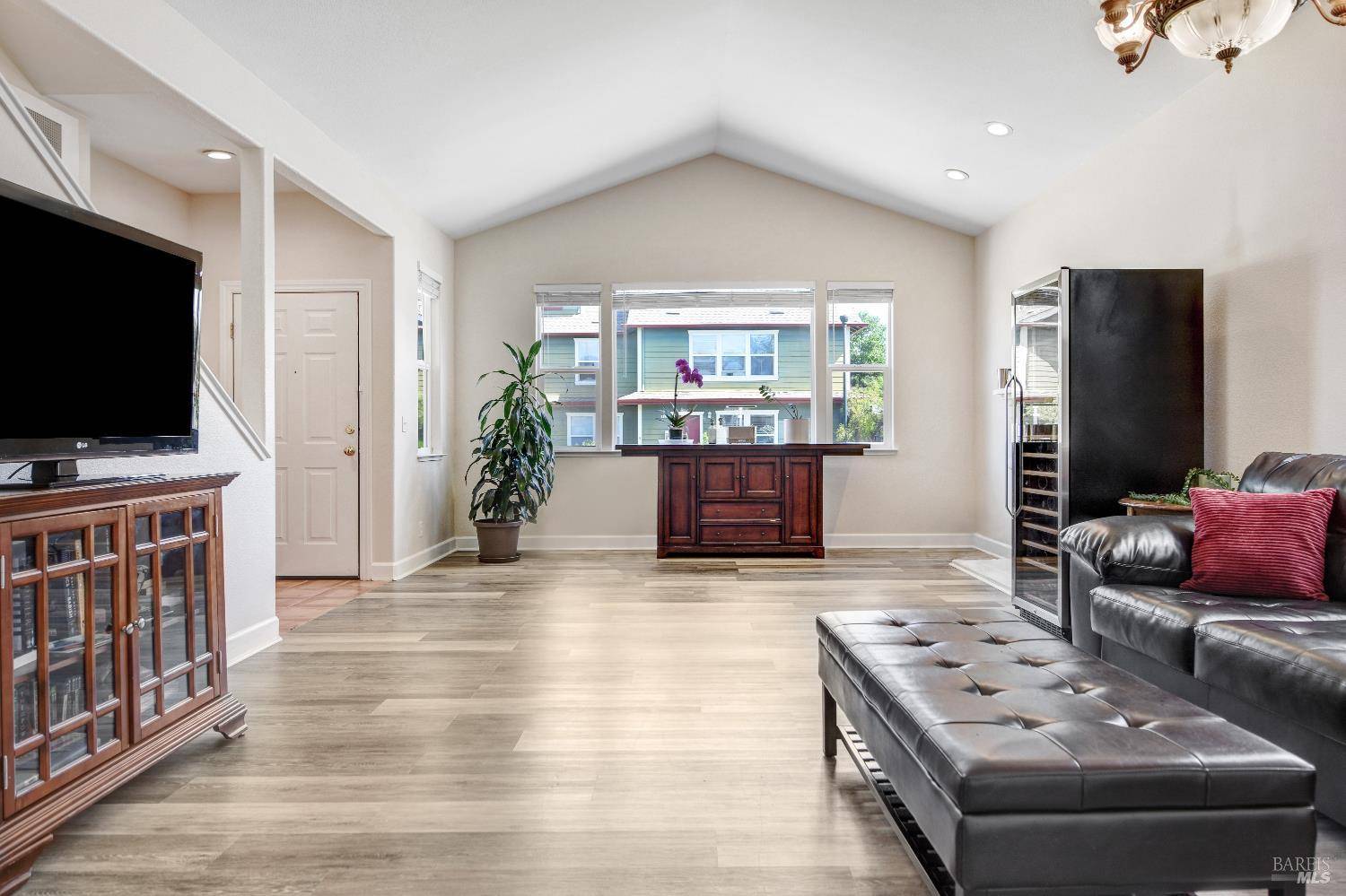 Windsor, CA 95492,888 Starr CIR