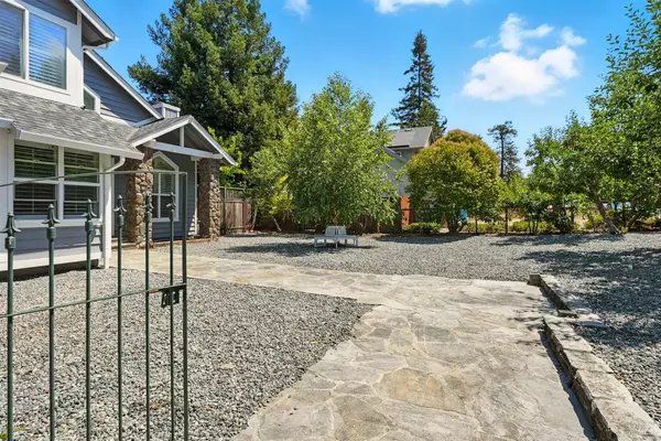 Cotati, CA 94931,8704 Cypress AVE