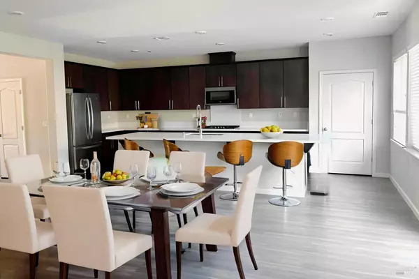 Rohnert Park, CA 94928,5204 Kim PL