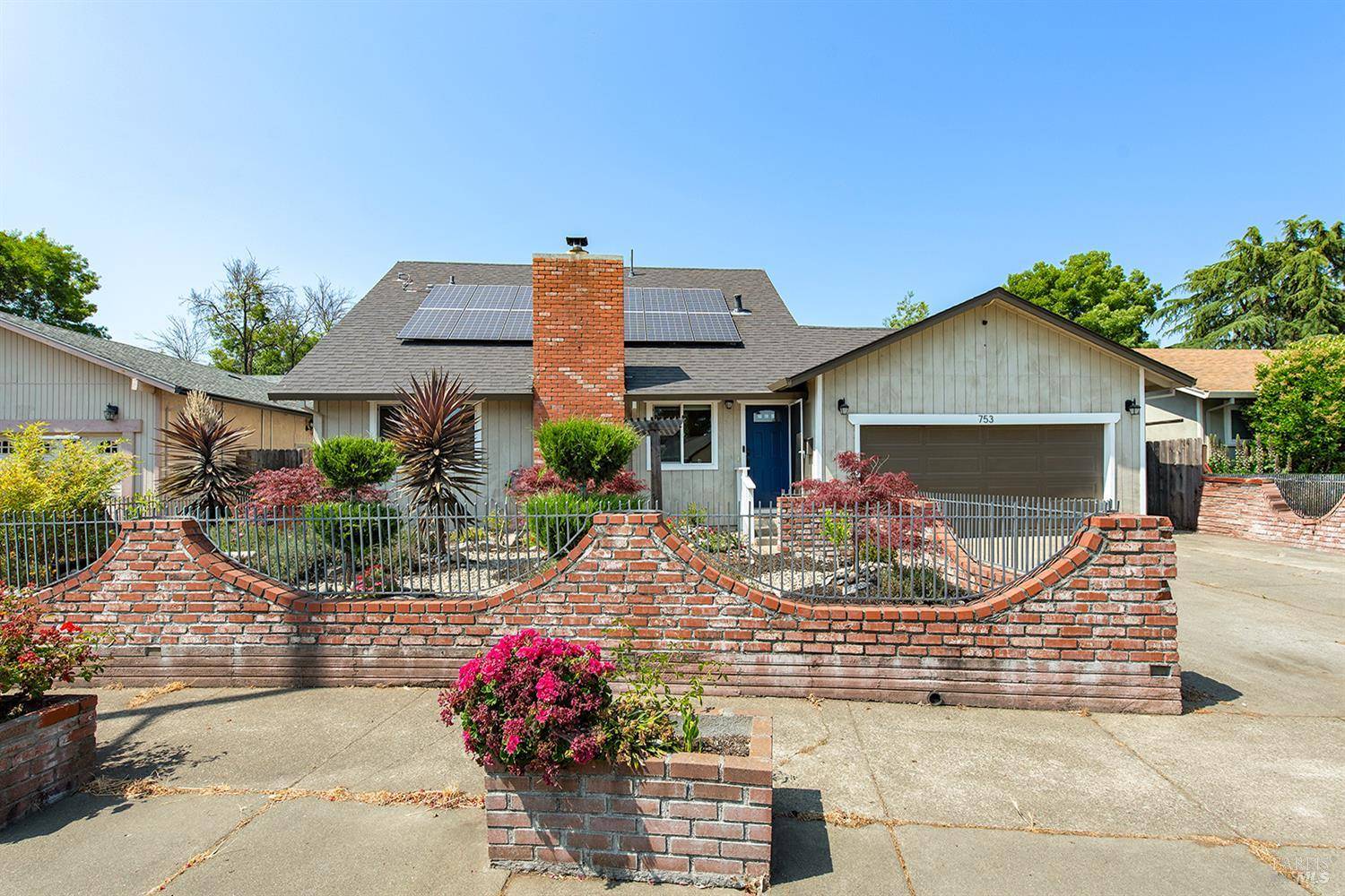 753 W 8th ST, Santa Rosa, CA 95401