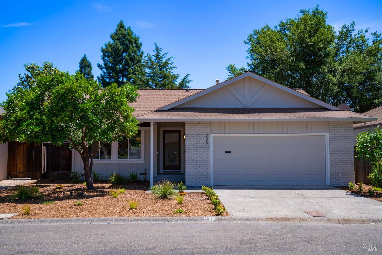 Healdsburg, CA 95448,228 Orangewood DR