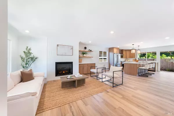 228 Orangewood DR, Healdsburg, CA 95448