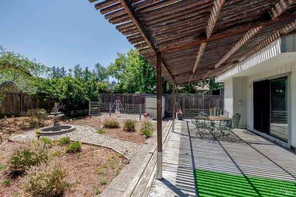 Santa Rosa, CA 95403,5640 Corbett CIR