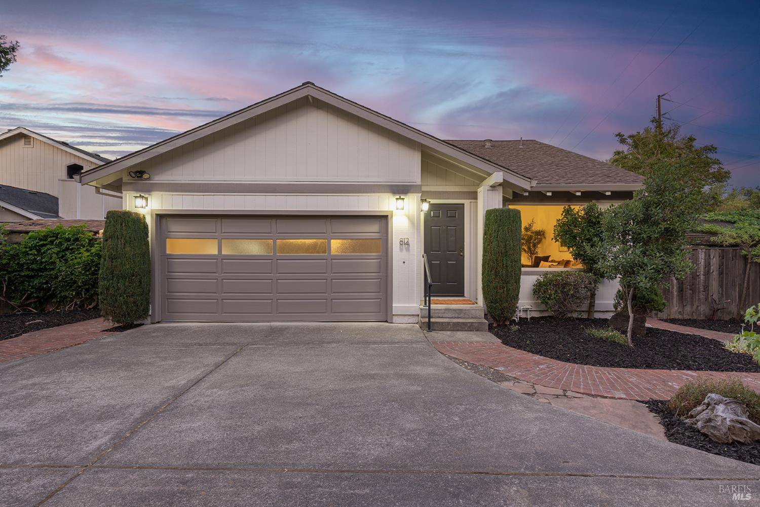 812 Canary CT, Healdsburg, CA 95448