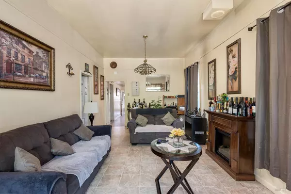 Windsor, CA 95492,530 Wall ST