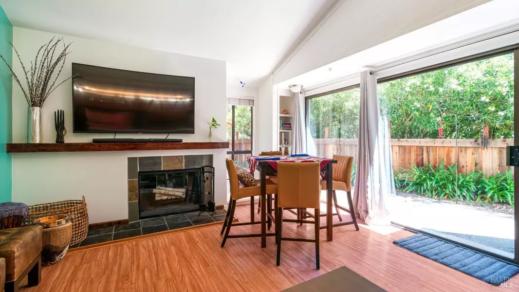 70 Redwood CT, Santa Rosa, CA 95409