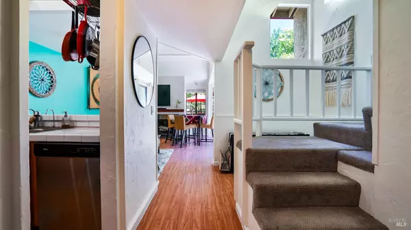 Santa Rosa, CA 95409,70 Redwood CT