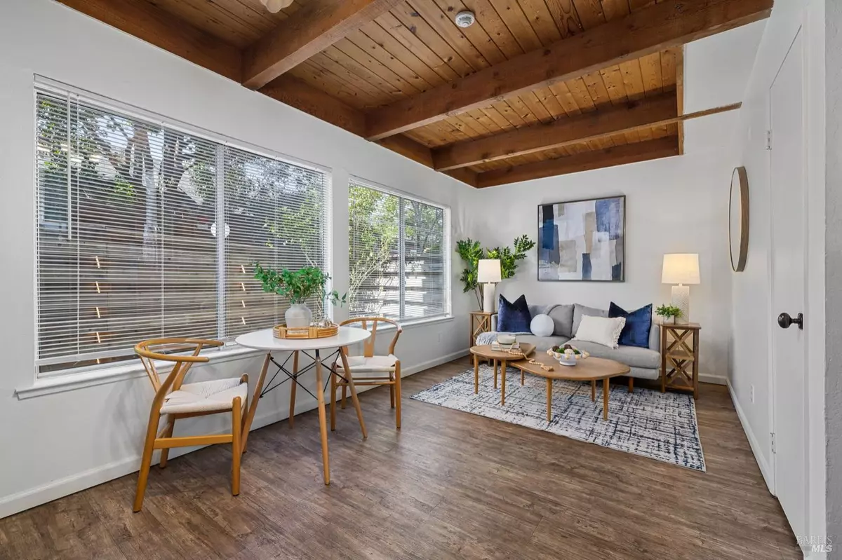 Cotati, CA 94931,16 Kingston WAY