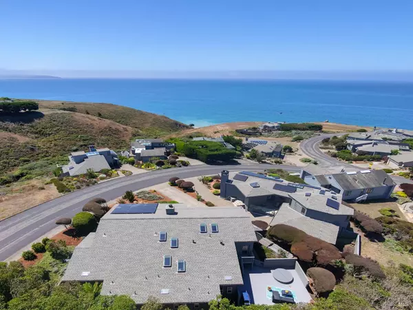 Bodega Bay, CA 94923,590 Swan DR