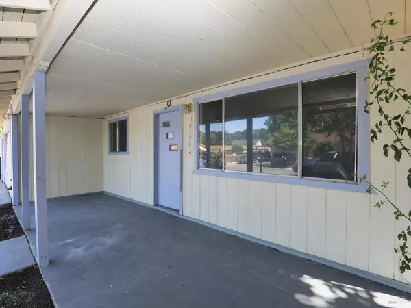 Clearlake, CA 95422,15190 Highlands HBR