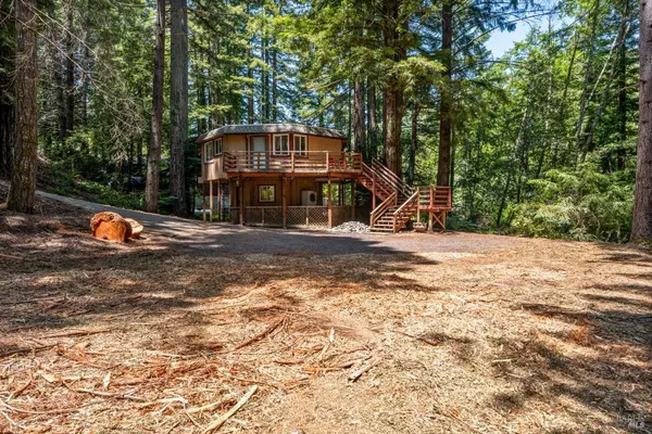 Willits, CA 95490,25273 Bluejay LN