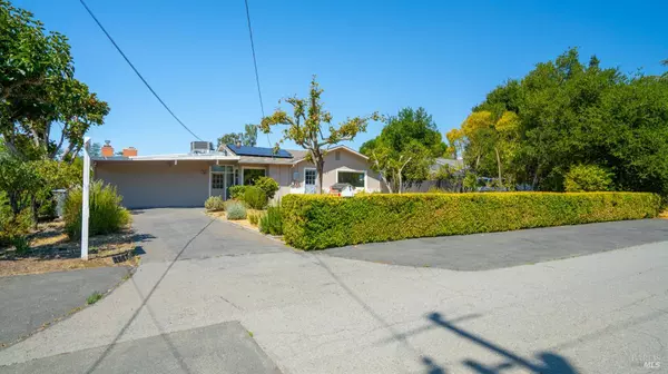 765 Sun LN, Novato, CA 94947