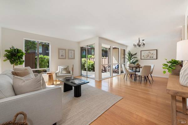 52 Surrey LN, San Rafael, CA 94903