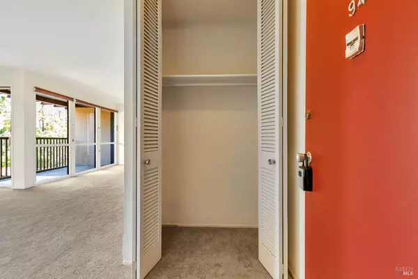 San Rafael, CA 94903,94 Forest LN