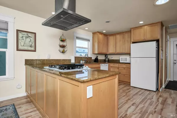 Cloverdale, CA 95425,211 Mulberry ST