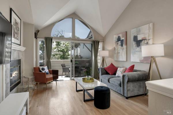 2003 Stonefield LN, Santa Rosa, CA 95403