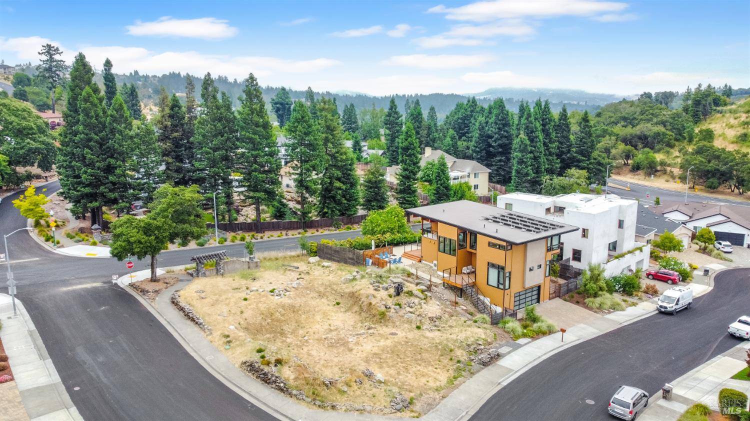 2100 Vintage CIR, Santa Rosa, CA 95404