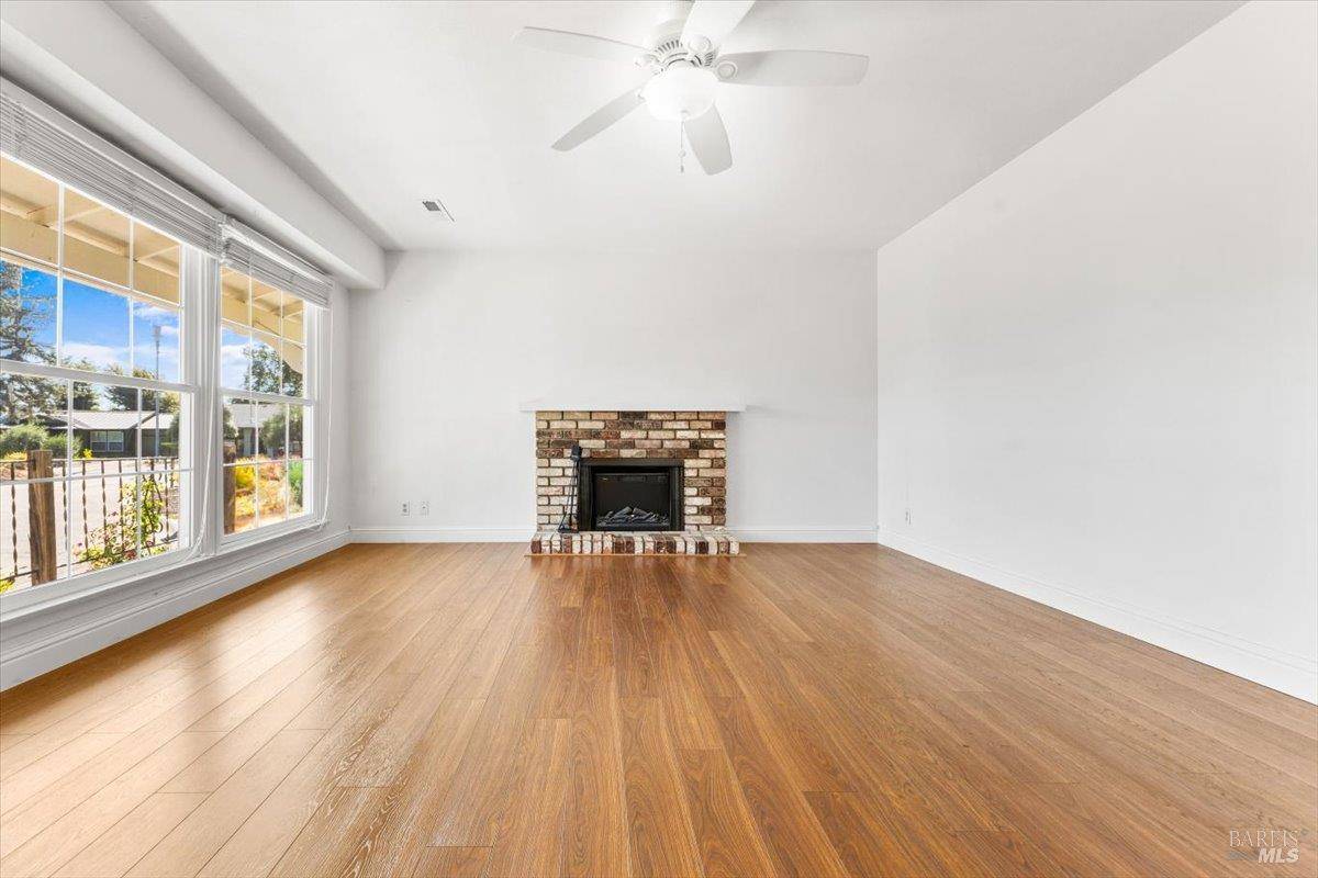 Healdsburg, CA 95448,1435 Oak CIR