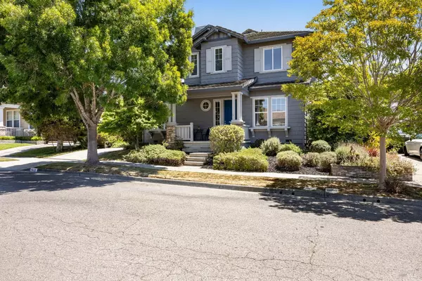 1922 Buckingham LN, Petaluma, CA 94954