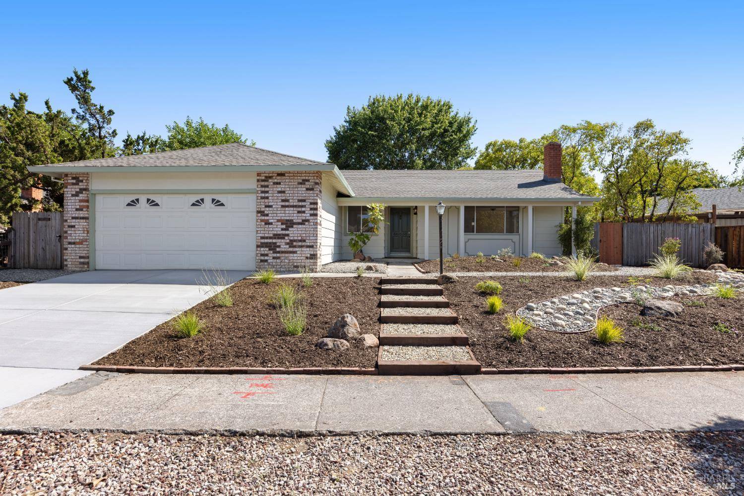 2454 Appletree DR, Santa Rosa, CA 95403