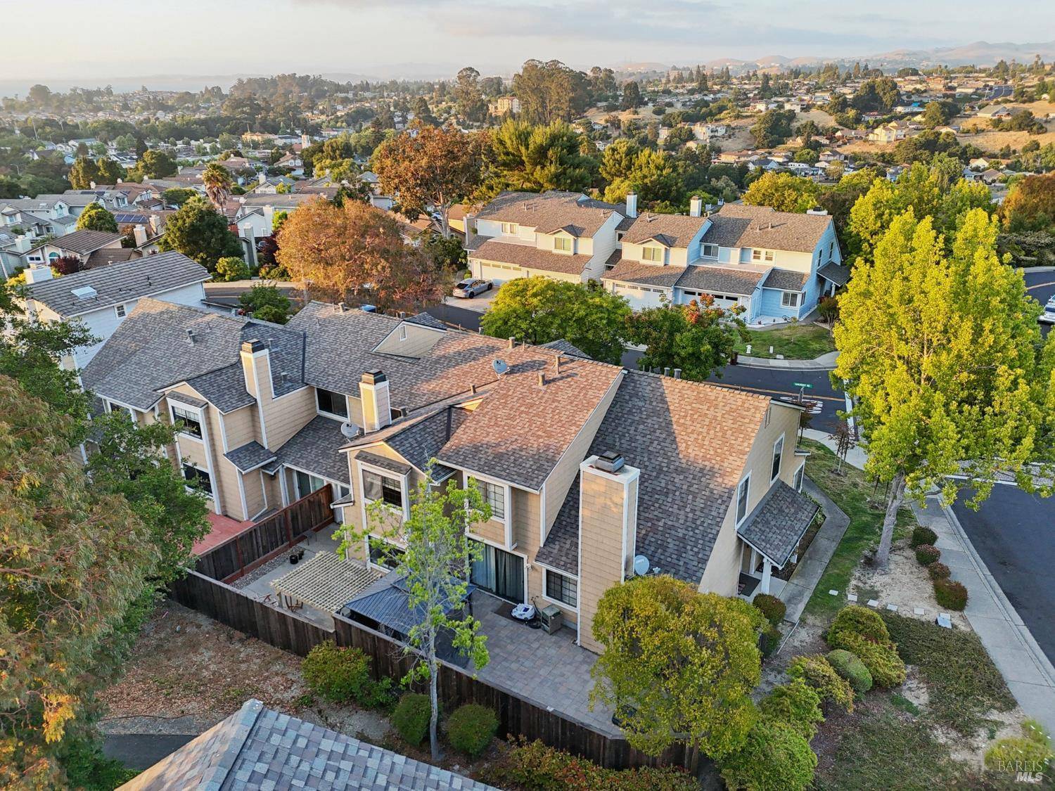 1255 Oak Ridge LN, Pinole, CA 94564