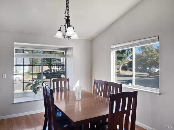 Santa Rosa, CA 95407,2542 Buss DR