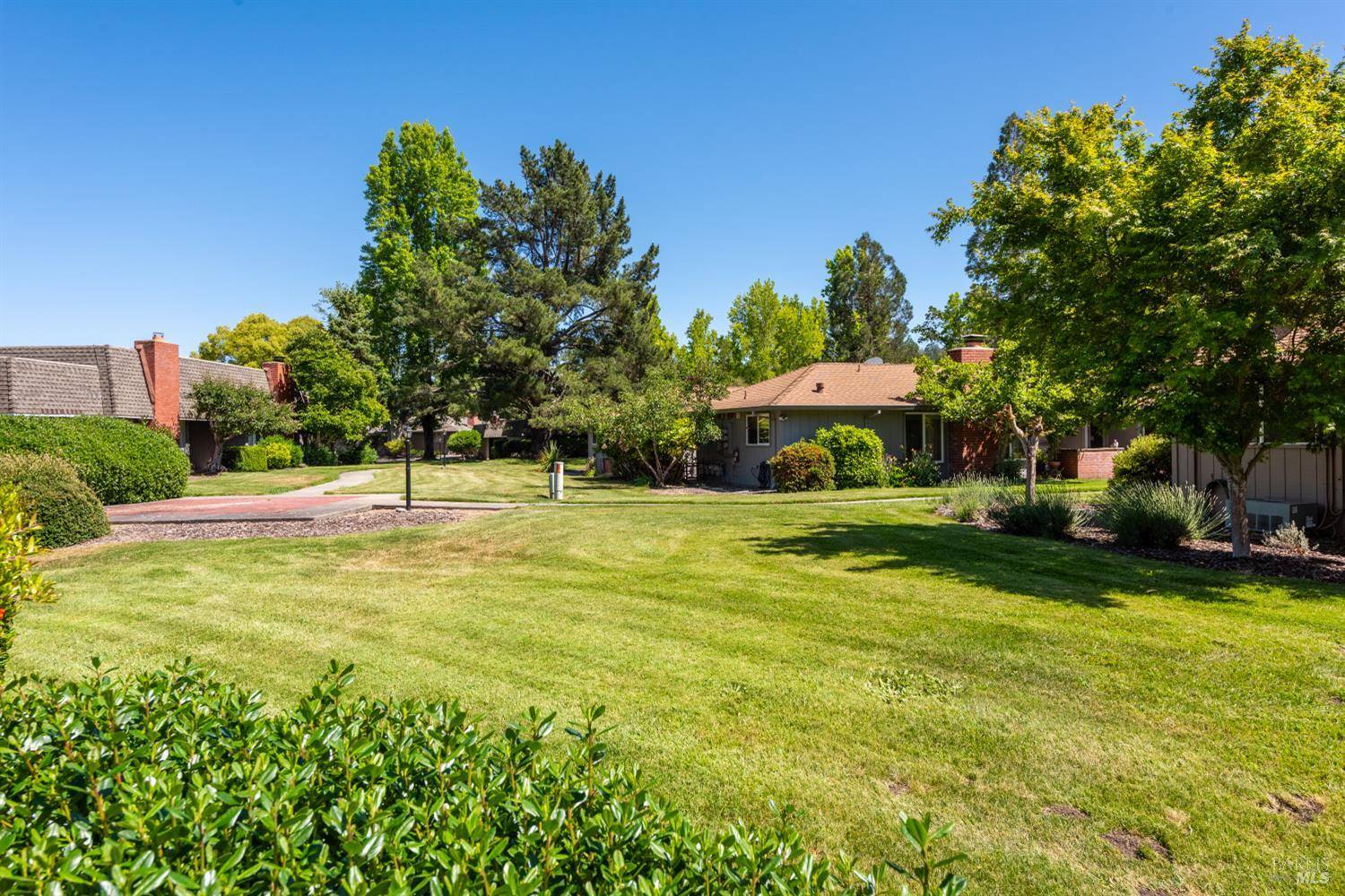 Santa Rosa, CA 95409,406 White Oak DR