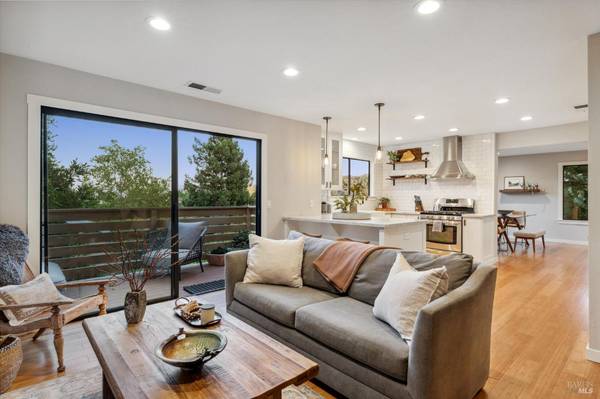 2 Columbine LN, Novato, CA 94947