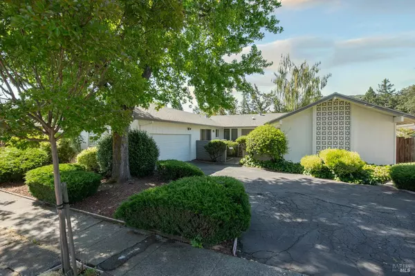 2232 Gainsborough AVE, Santa Rosa, CA 95405