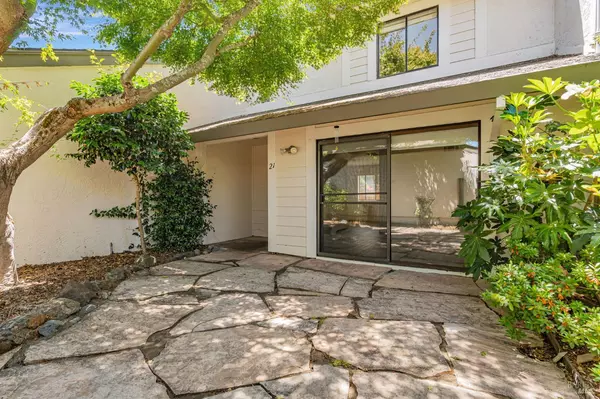 21 Woodstock CT, San Rafael, CA 94903