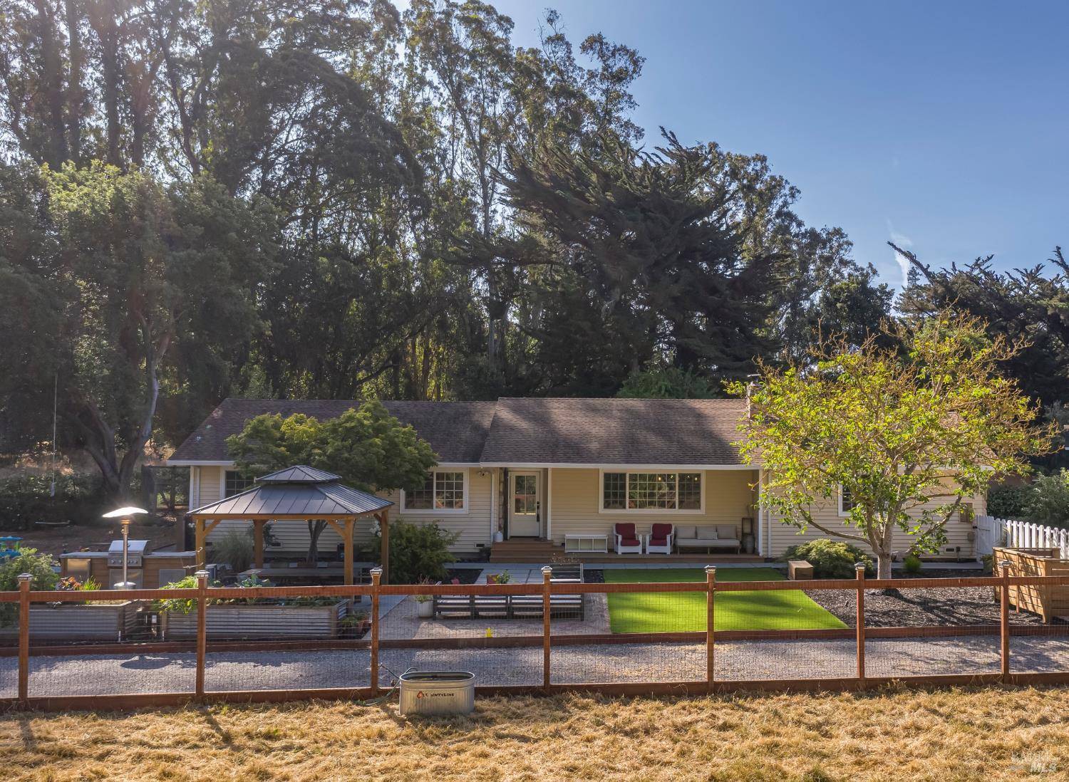 Petaluma, CA 94952,4330 Roblar RD