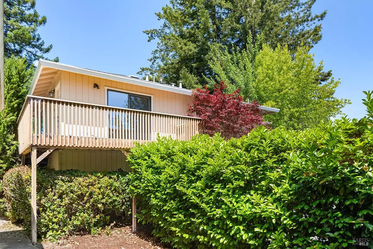 Sebastopol, CA 95472,160 Golden Ridge AVE