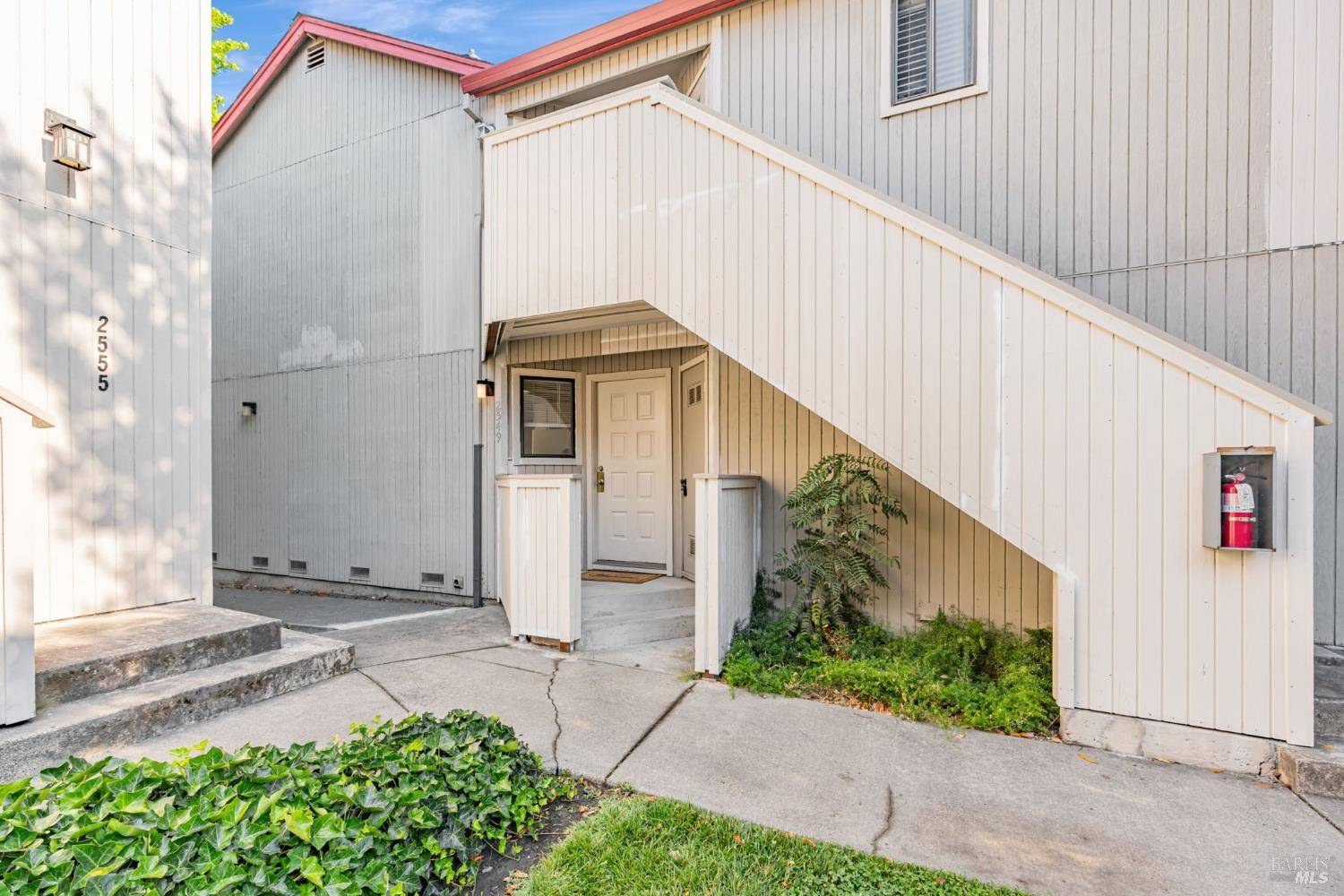 2549 Westberry DR, Santa Rosa, CA 95403