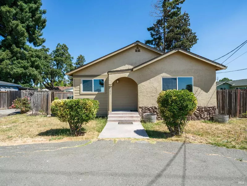 1653 Hearn AVE, Santa Rosa, CA 95407