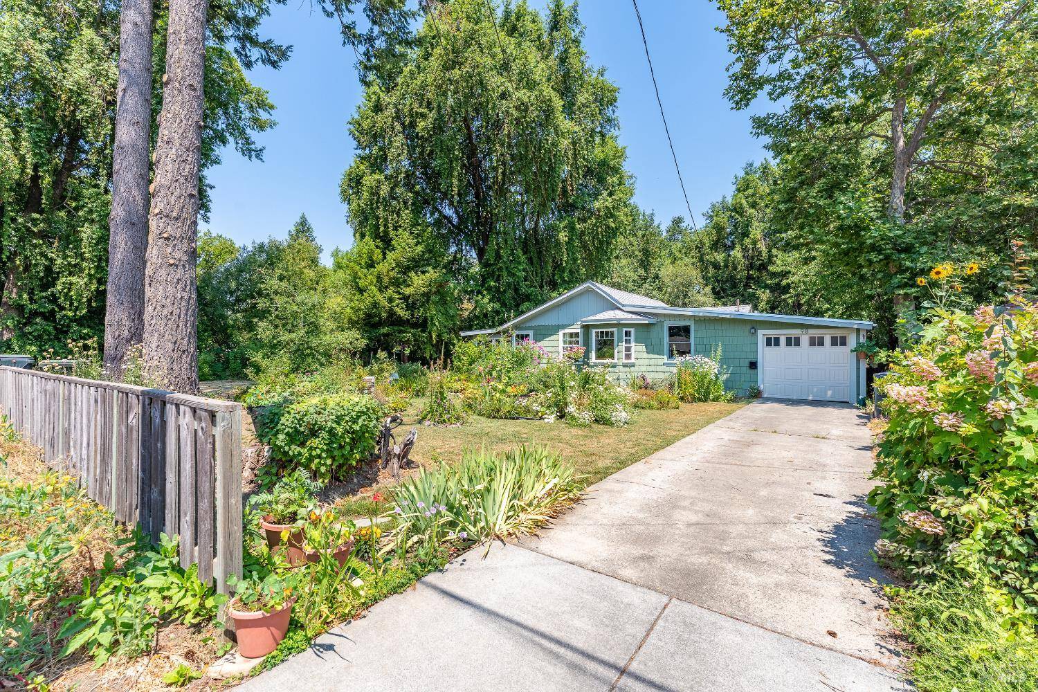98 W Oak ST, Willits, CA 95490