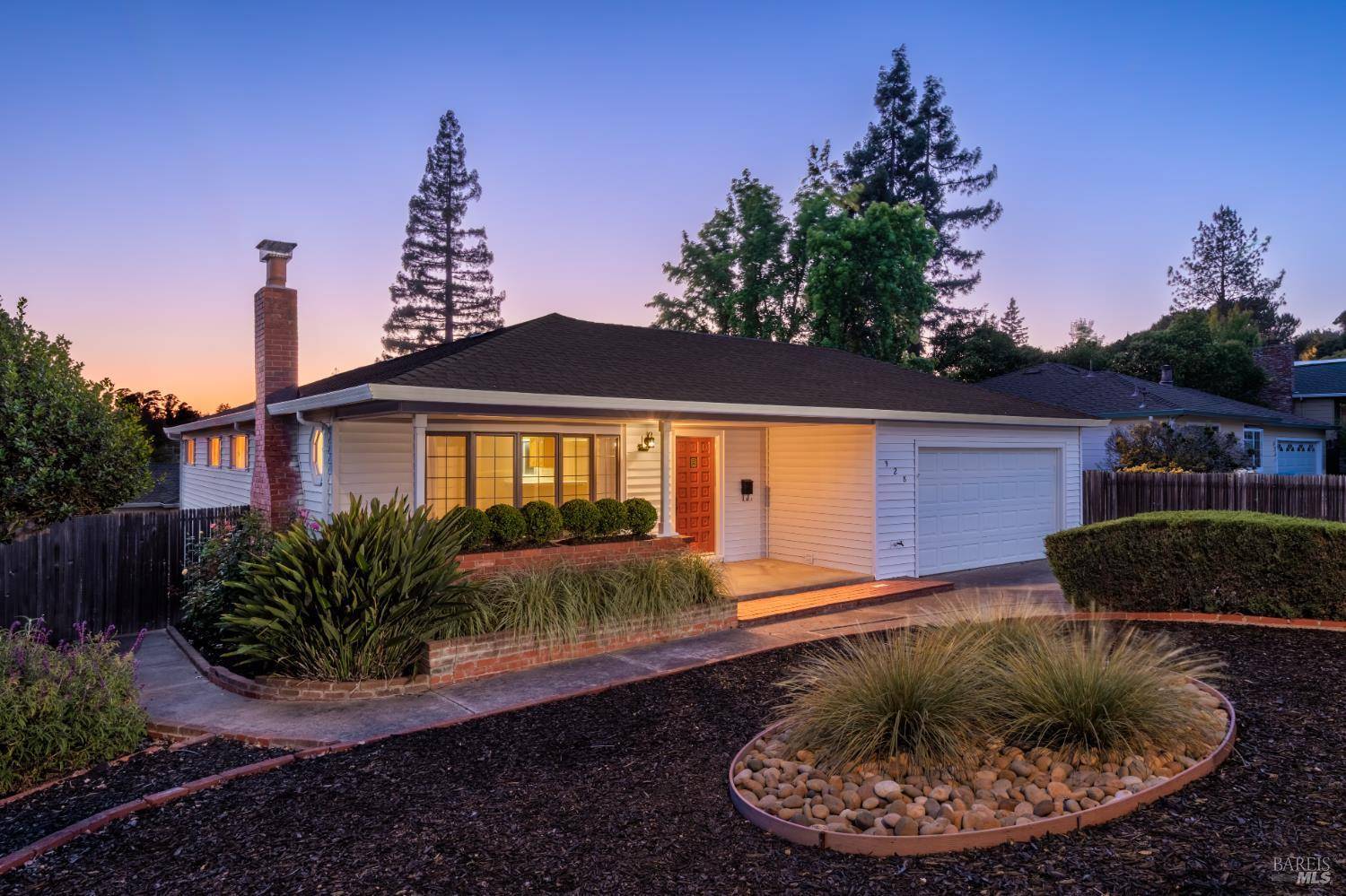 928 Middlefield DR, Petaluma, CA 94952